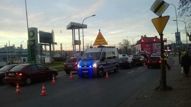 Wypadek Jelenia Góra: Przy ul. Grunwaldzkiej zderzyły się cztery samochody