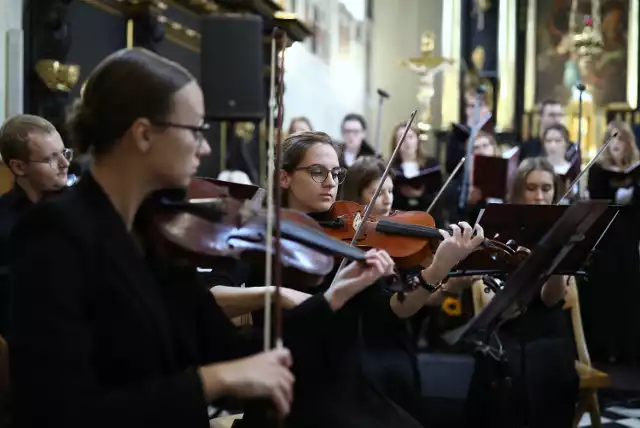 Koncert dziękczynny za bazylikę w kościele farnym w Piotrkowie