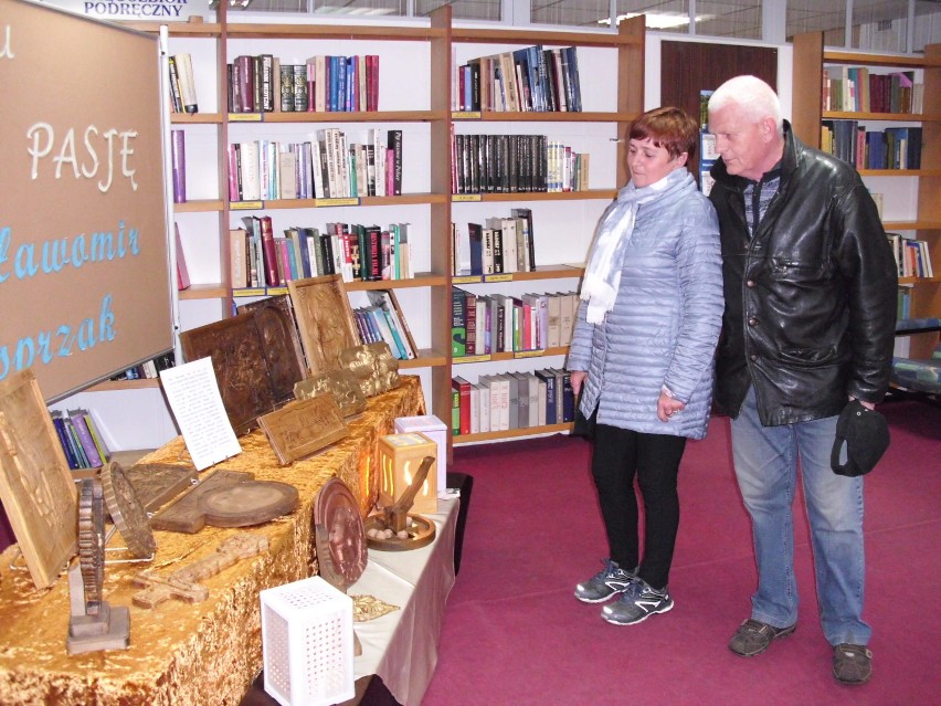 Sławomir Kasprzak prezentował swoje prace na wyjątkowej wystawie w Gminnej Bibliotece Publicznej