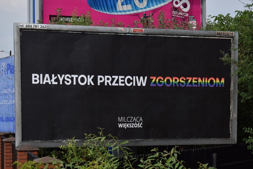 Milcząca Większość publikuje zdjęcia billboardów na swoim...