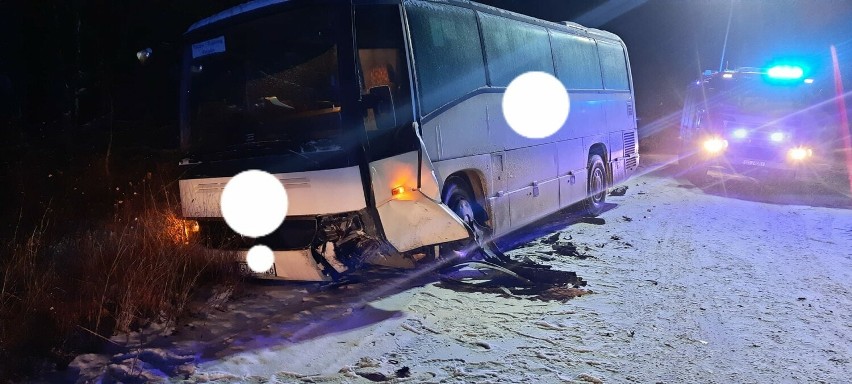 Wypadek z udziałem autobusu w Brzuścach. Są poszkodowani