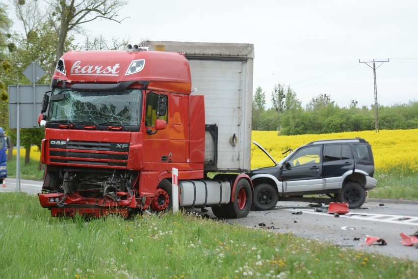 Wypadek w Kwidzynie. Zderzenie samochodu i dwóch ciężarówek [ZDJĘCIA]