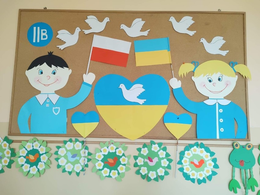 Uczniowie Szkoły Podstawowej nr 2 w Brzezinach zorganizowali kiermasz, żeby zebrać pieniądze dla kolegów z Ukrainy