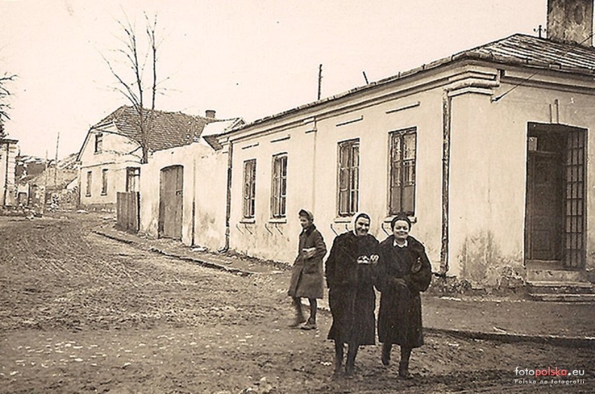 Lata 1945-1950 , Fragment Placu Konstytucji 3 Maja.