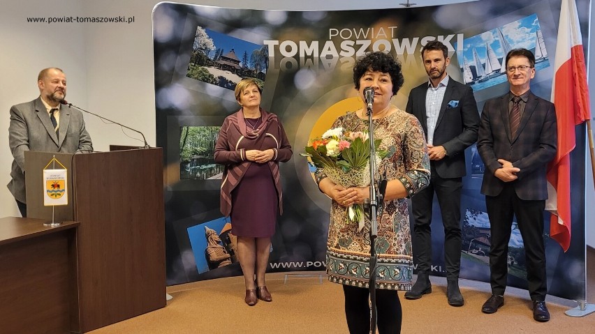 Małgorzata Bugajska,  dyrektor DPS nr 2 w Tomaszowie wyróżniona w konkursie Pracowników Pomocy Społecznej