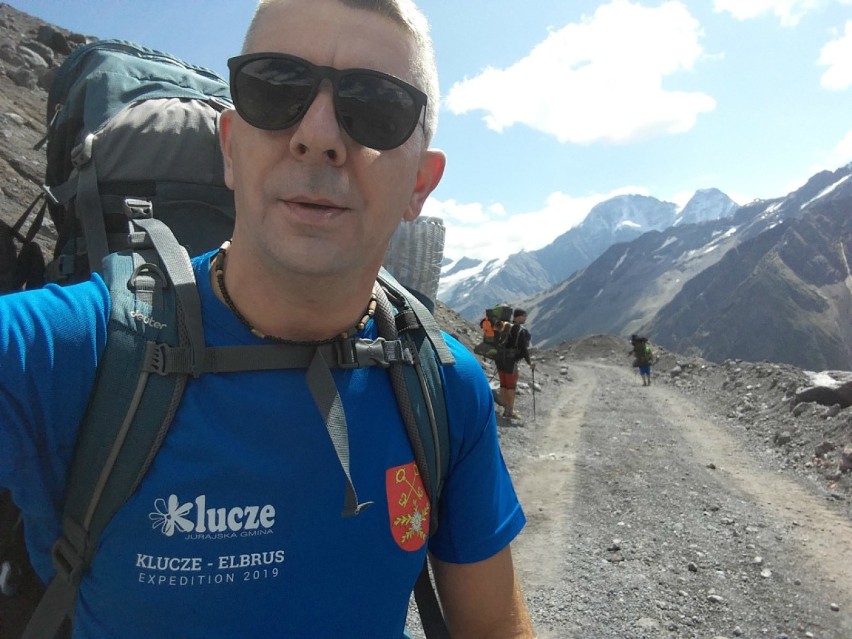 Robert Wójcicki z gm. Klucze zdobył Elbrus by pomóc niepełnosprawnym