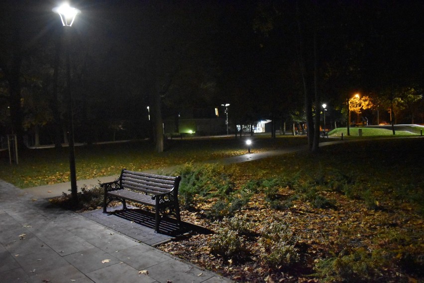 Jesień w Parku Tysiąclecia. Wieczorny spacer po parku w...