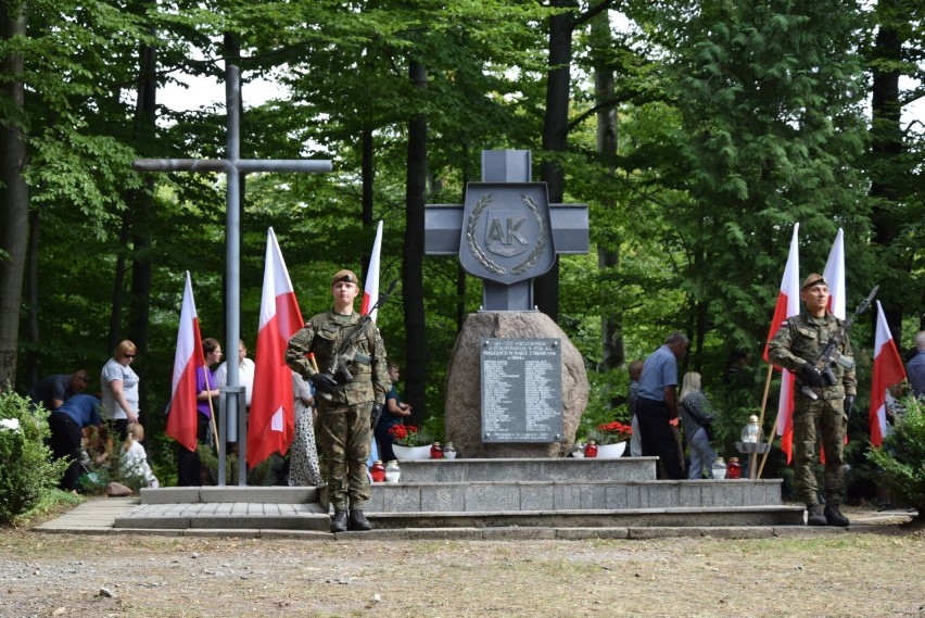 78. rocznica akcji „Burza” i bitwy na Kałużówce. Mieszkańcy powiatu dębickiego uczcili pamięć poległych w walce z Niemcami [ZDJĘCIA]