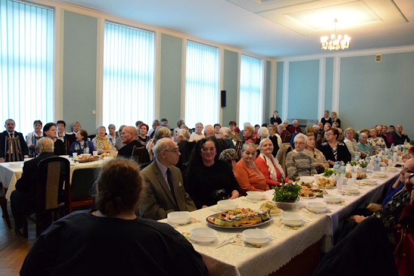 Pruszcz Gd.: Seniorzy wzięli udział w pierwszym Wielkanocnym poczęstunku dla osób starszych [ZDJĘCIA, WIDEO]