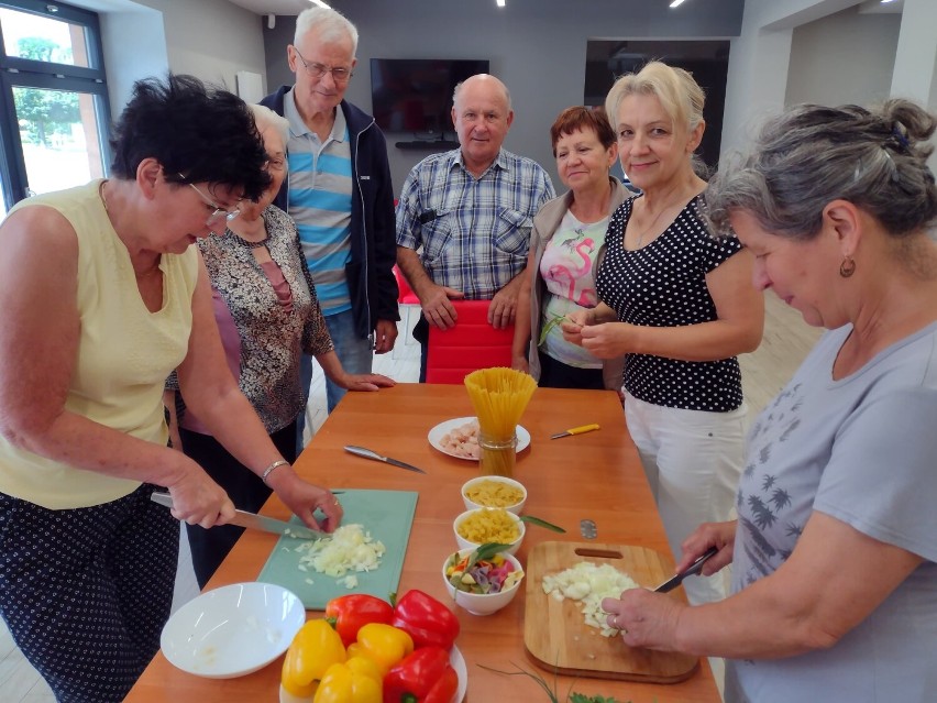 Klub Seniora w Wieruszowie. Tu powstają takie smakołyki, że aż ślinka cieknie 