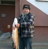 To był bardzo udany połów. Pan Roman wyciągnął z wody 8-kilogramowego drapieżnika