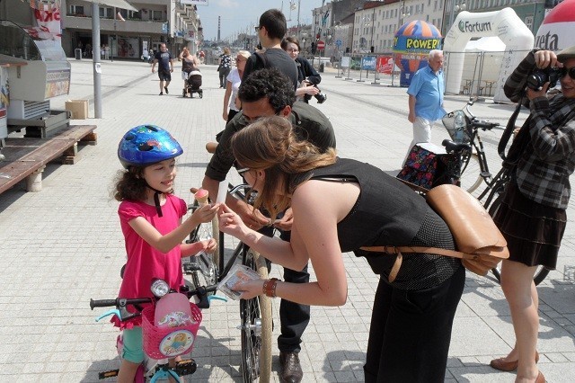 Z Pl. Biegańskiego odjechała Czewa Cycle Chic. Grupa promuje rower jako środek komunikacji miejskiej