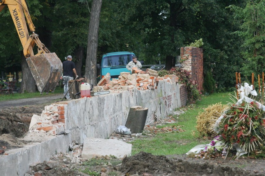 Powstaje kolumbarium na legnickim cmentarzu (ZDJĘCIA)