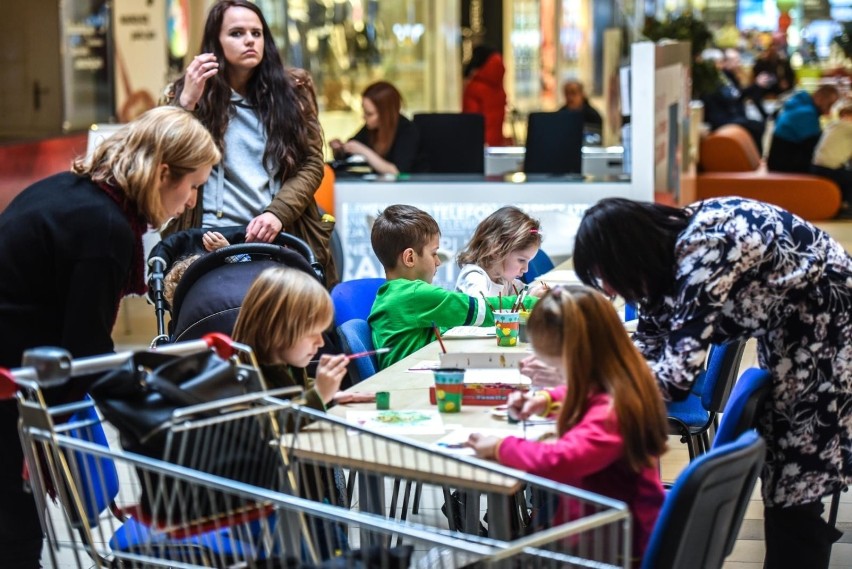 Kolorowe ramki są ciekawym sposobem oprawy zdjęć...