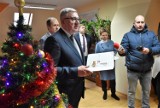 Inowrocław. Grupa radnych znalazła sponsora i przeznaczyła swoje diety na prezenty dla potrzebujących. Zdjęcia