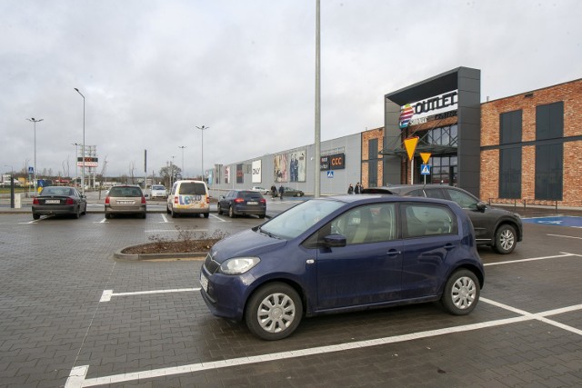 Tłumów przed Smart Outlet Center przy ul. Fordońskiej nigdy nie było.