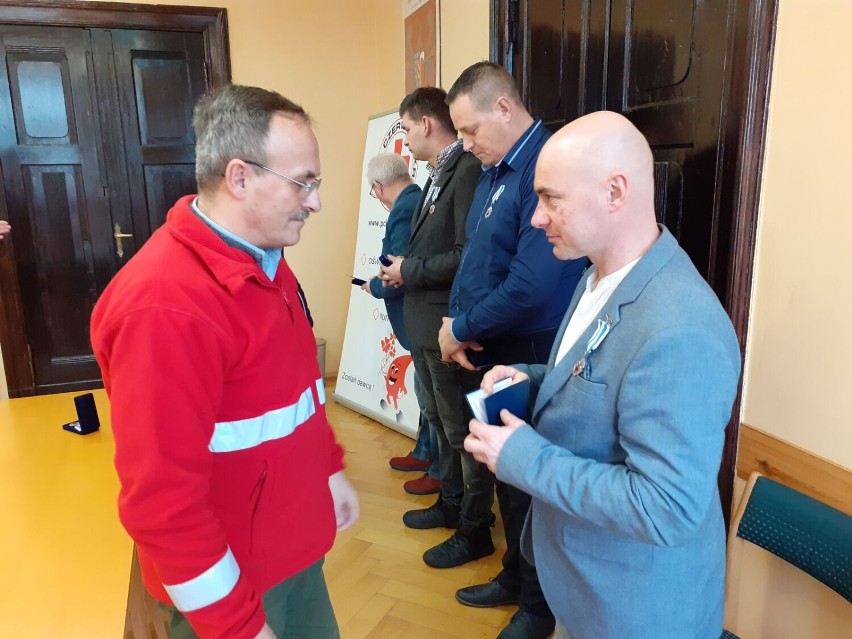 Zasłużeni krwiodawcy z powiatu wągrowieckiego otrzymali odznaczenia 