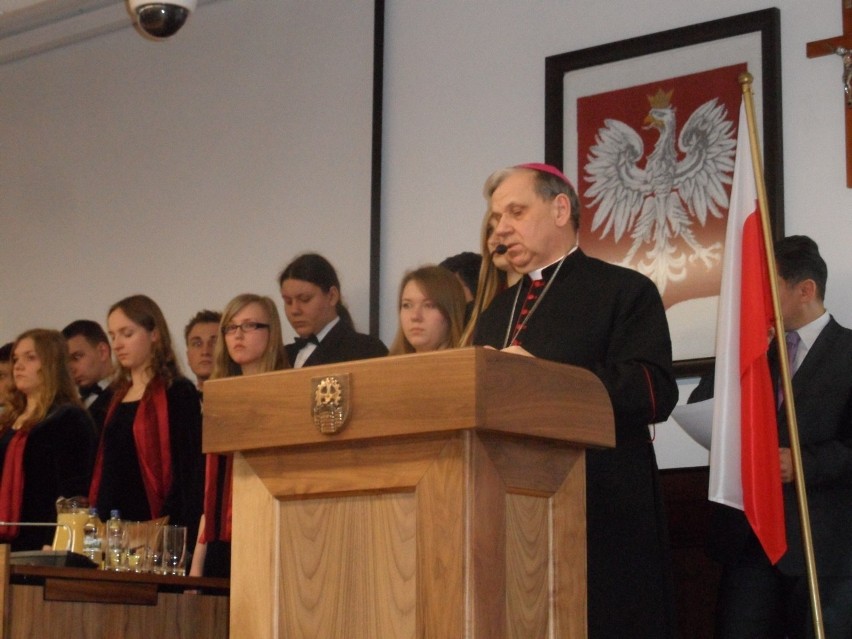 Nowy Ratusz w Zabrzu. Inauguracyjna sesja Rady Miasta w nowej sali. Jerzy Buzek Honorowym Obywatelem