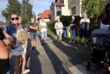 Legnica: Mieszkańcy osiedla Sienkiewicza żądają poprawy bezpieczeństwa po wczorajszym śmiertelnym potrąceniu, zdjęcia 