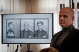 Dokumenty i zdjęcia więźnia Auschwitz wróciły do jego rodziny. Wstrząsająca historia losów Dariusza Wiaderka. Arolsen Archives w Helu