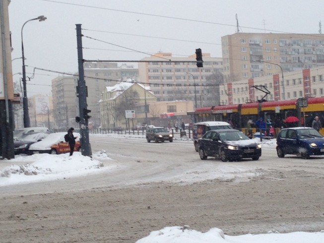Atak zimy 19 stycznia 2013: warszawskie ulice wyglądają jak wiejskie drogi