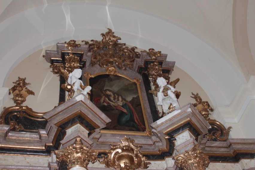 Boczny ołtarz w sanktuarium w Różanymstoku nabrał nowego blasku. Dobiegły końca prace konserwatorskie  