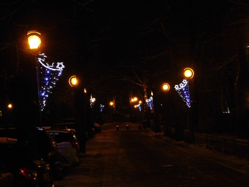Zaczyna się dekorowanie Szczawna-Zdroju przed świętami. Zobaczcie jak miasteczko prezentowało się w połowie grudnia ubieglego roku