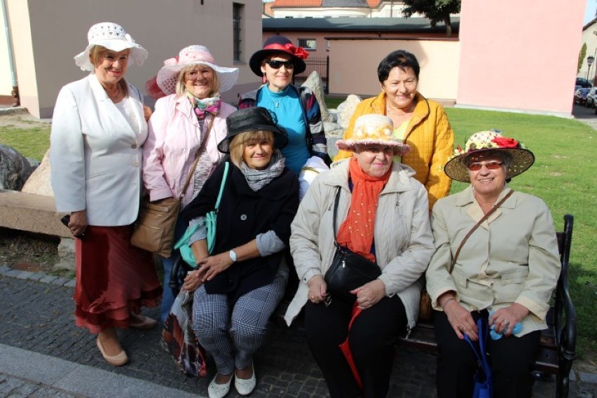 Kapeluszowy happening seniorów w Tczewie