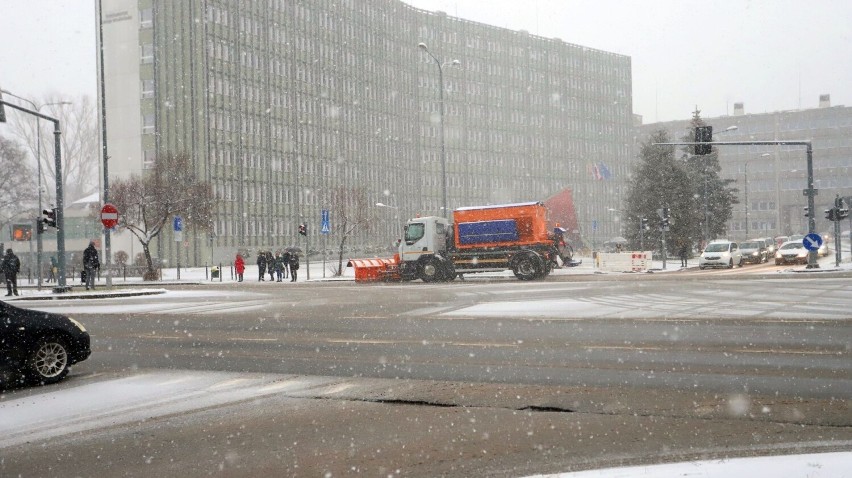 Ulice Kielc w piątek, 3 lutego o godzinie 15.