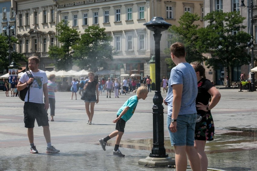 Fala upałów nad Polską. Ostrzeżenia IMGW: będzie upał i...