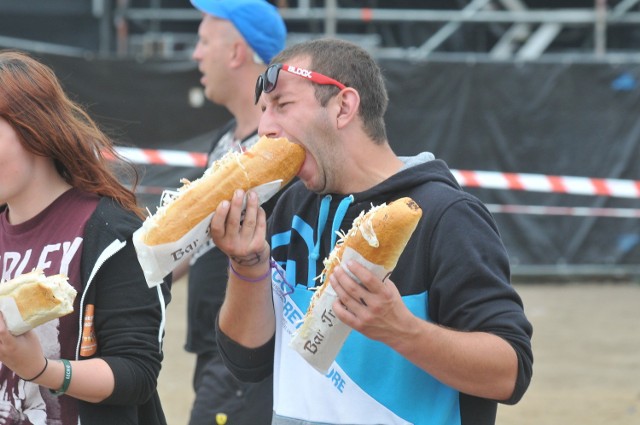 Przystanek Woodstock 2016 rozpocznie się 1 lipca. W woodstockowym menu znajdzie się m.in. kiełbasa z grilla z ziemniakami i surówką, tortilla z warzywami, gofry z dżemem czy mega hot-dog