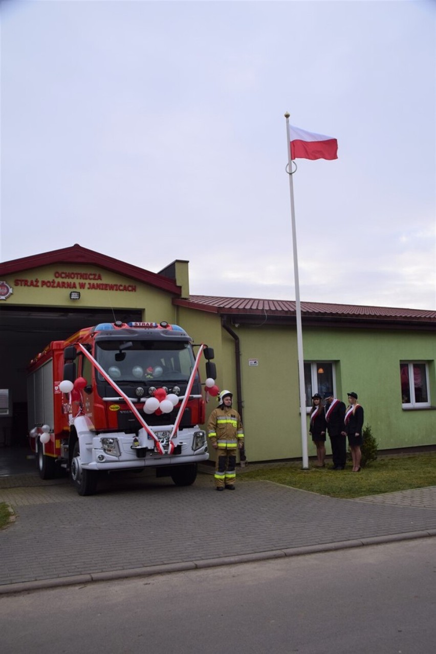 Nowy wóz bojowy dla strażaków ochotników z Janiewic [zdjęcia] 