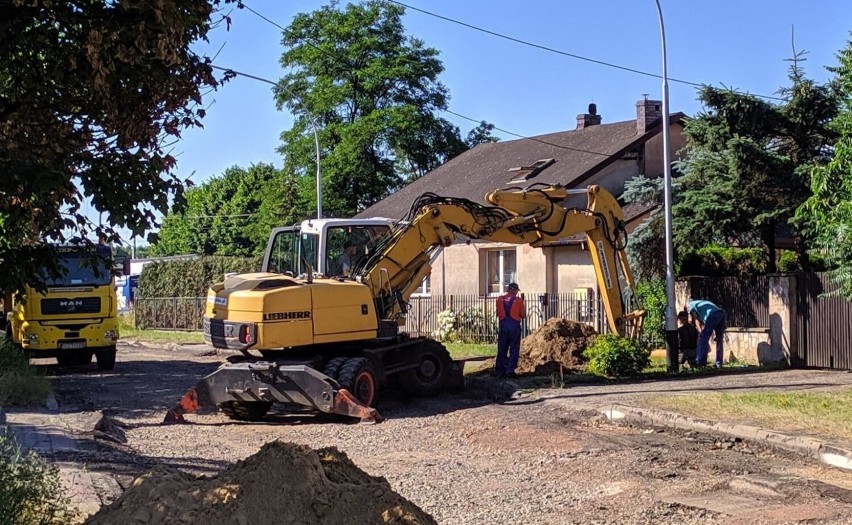 Trwa przebudowa ulicy Jesiennej w Częstochowie. Mieszkańcy...