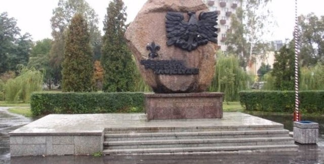 Stowarzyszenie "Kieleccy Patrioci" zaapelowało do władz miasta o dekomunizację pomnika "Harcerzy walczących o Ojczyznę" na Skwerze Szarych Szeregów w Kielcach.