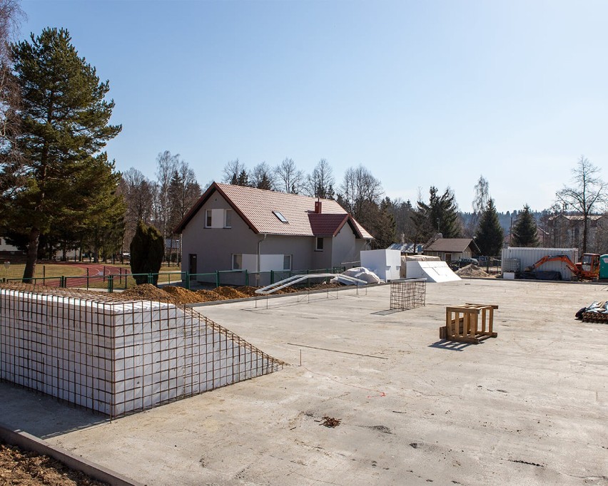 Trwa budowa skateparku na terenie OSiR-u w Polanicy-Zdrój....