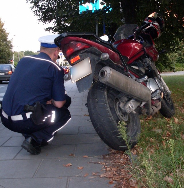 Kolizja motocykla i samochodu osobowego