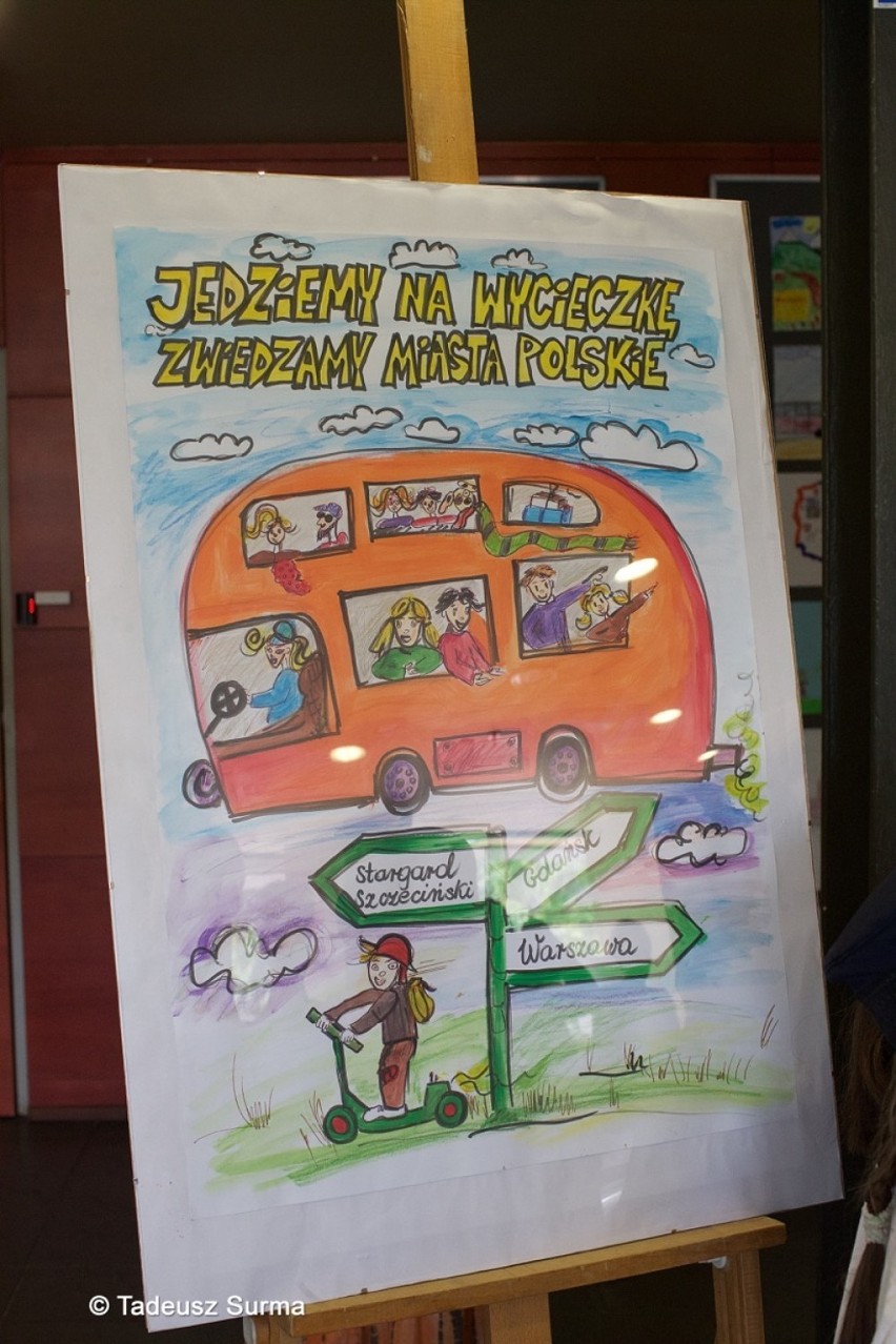 Wystawa pokonkursowa "Jedziemy na wycieczkę - zwiedzamy miasta polskie" prac uczniów SP3