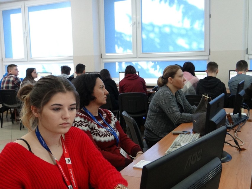 ZSP 1 w Radomsku: Uczniowie tworzą aplikacje na telefony...