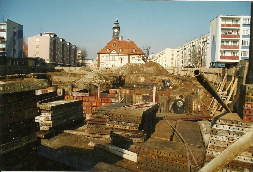 Lata 90 w Lubinie. Zobaczcie zdjęcia, poznajecie wszystkie miejsca w mieście?