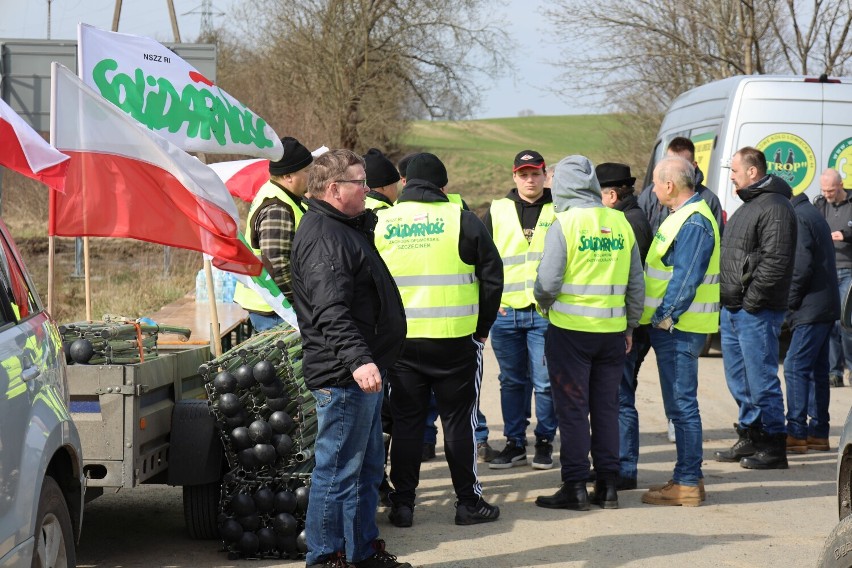 DK11 w Szczecinku zablokowana. Trwa protest rolników [zdjęcia]