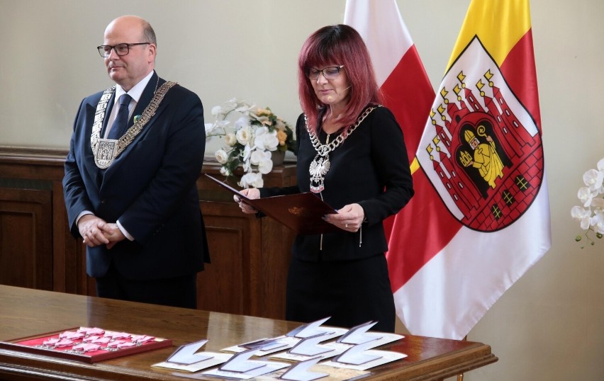 Medale "Za długoletnie pożycie małżeńskie" odebrały pary z...