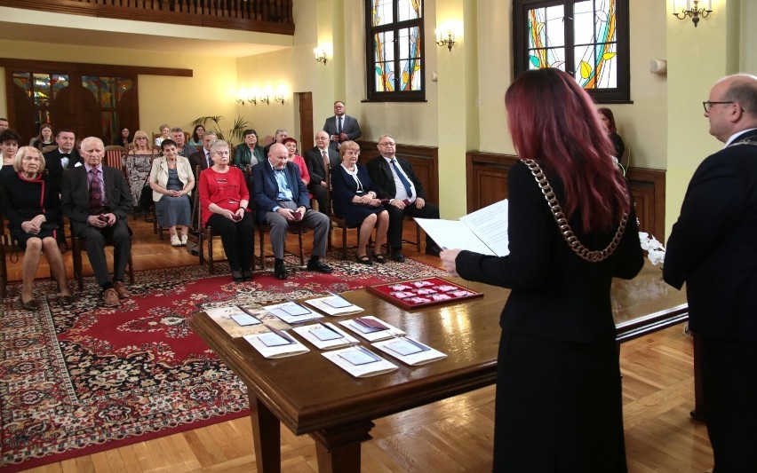 Medale "Za długoletnie pożycie małżeńskie" odebrały pary z...