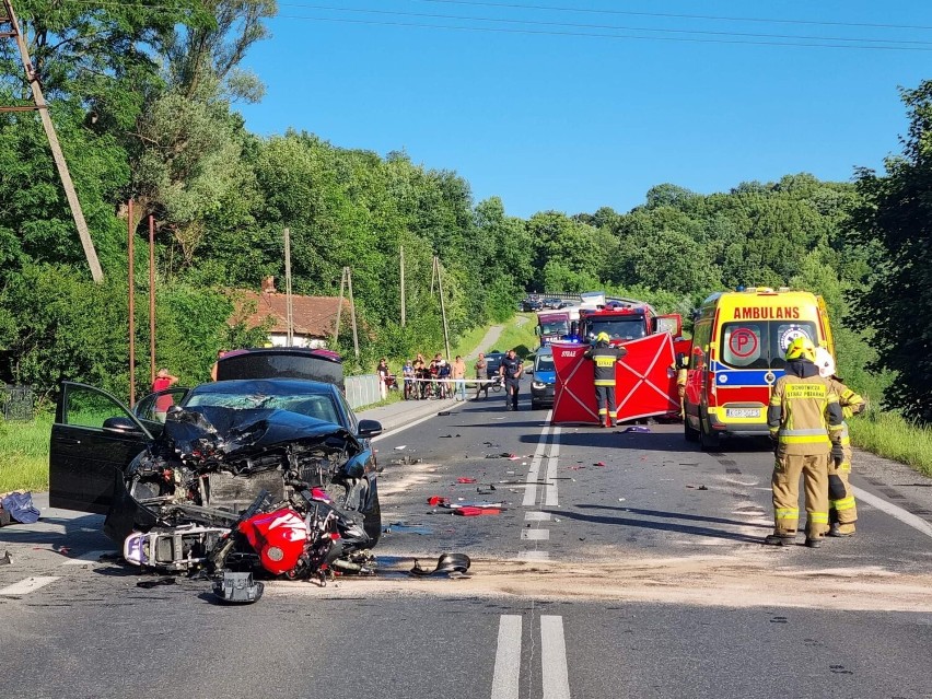 Tragedia na drodze krajowej nr 28 w Skołyszynie. Nie żyje motocyklista