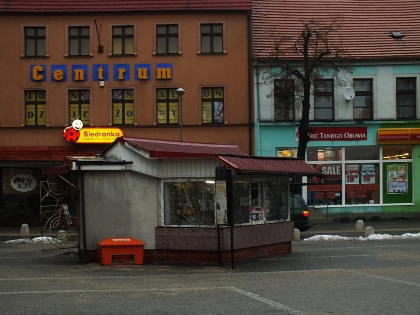 Złotów: Batalia o kiosk przy Placu Paderewskiego. Burmistrz chce się pozbyć &quot;szkarady&quot; [FOTO]