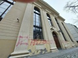 Zniszczenie elewacji synagogi we Wrocławiu. Wiemy, jak wyglądał chuligan
