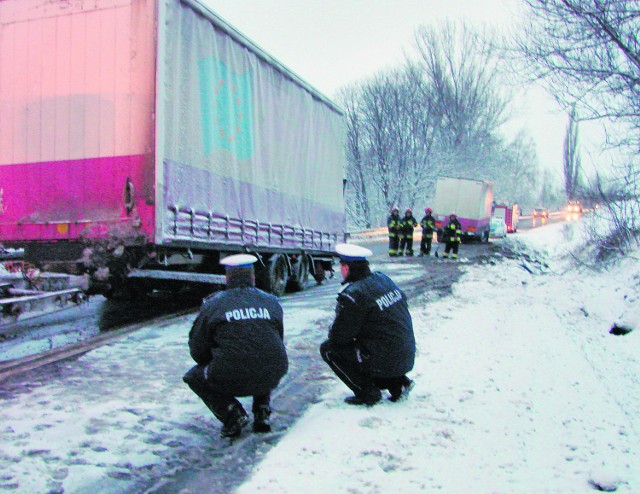 Dwie ciężarówki przez pięc godzin blokowały drogę w Radoczy