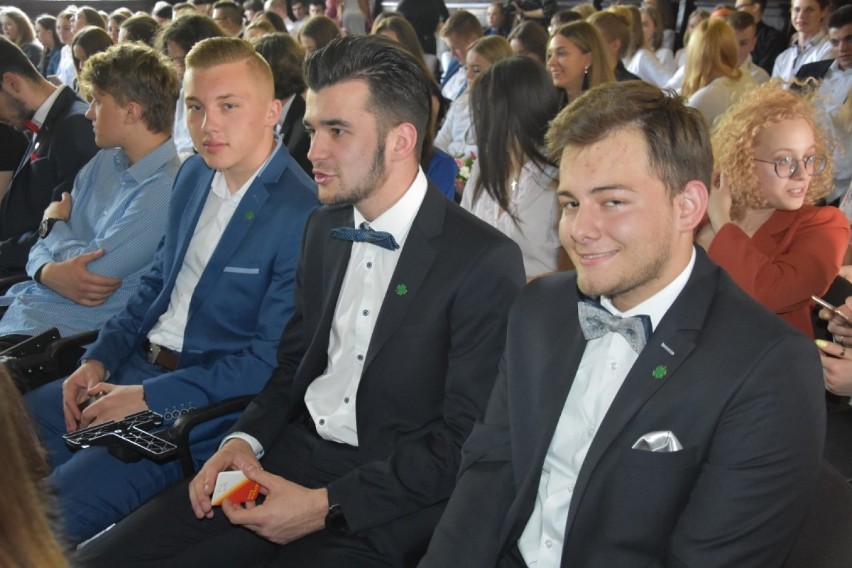 Absolwenci Zespołu Szkół nr 2 w Wągrowcu odebrali świadectwa ukończenia szkoły 