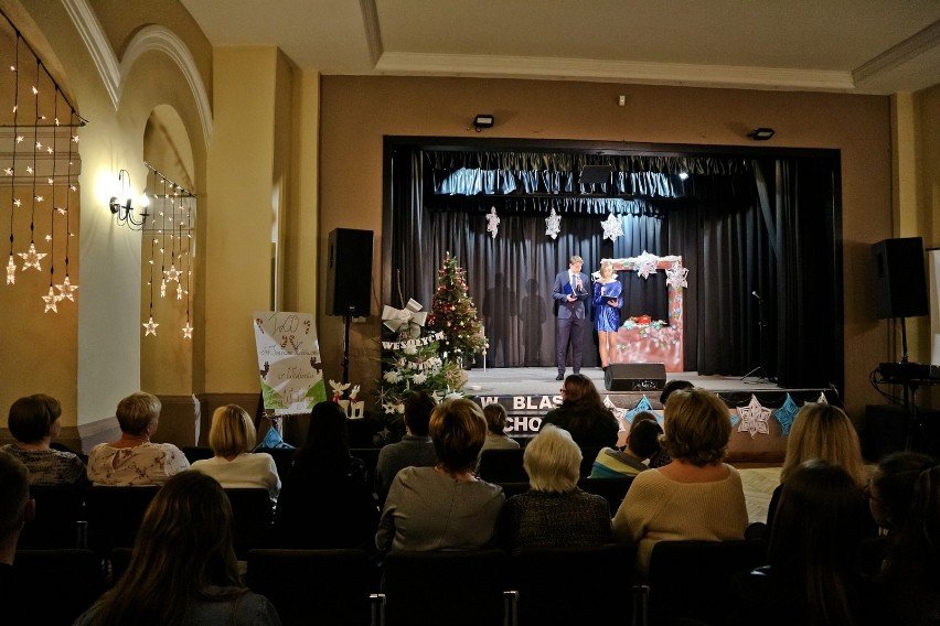 Świąteczny koncert w Wieluńskim Domu Kultury. Na scenie wystąpili uczniowie I LO[FOTO]