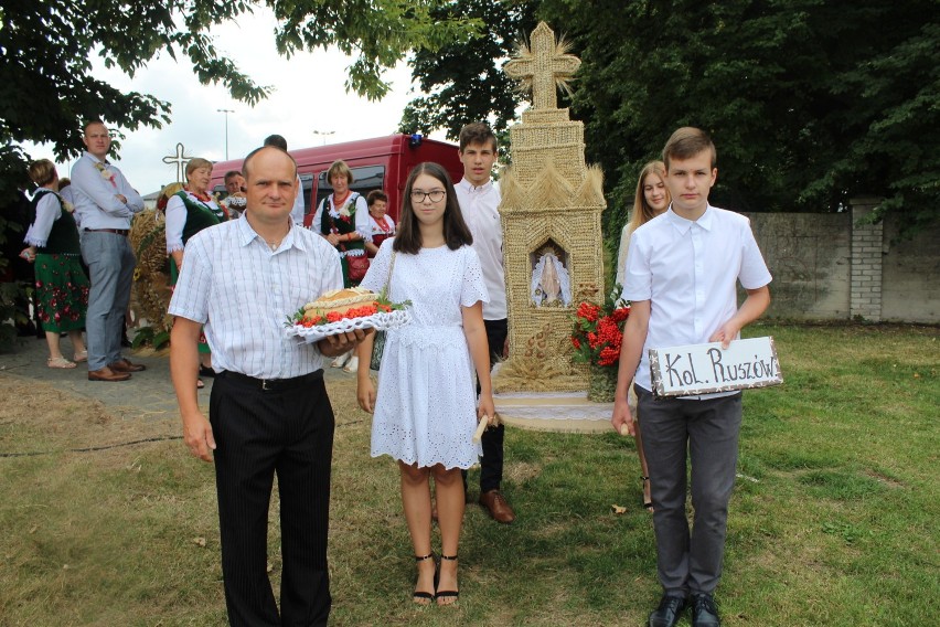 Dożynki powiatowe w Łabuniach. Rolnicy dziękowali za zebrane plony. Zobacz zdjęcia