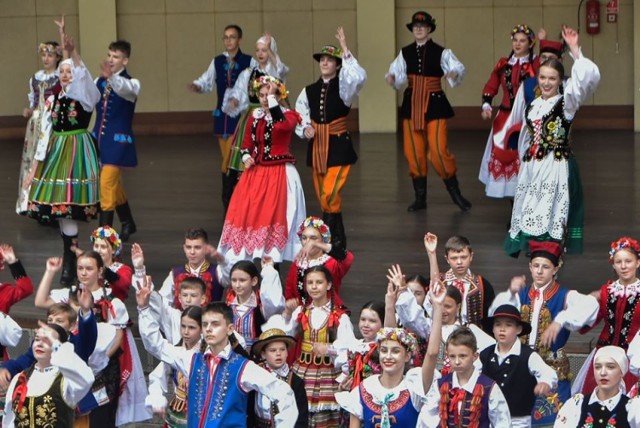 Na deskach amfiteatru symbolicznie rozpoczął się Festiwal Tańca Folk Harbor